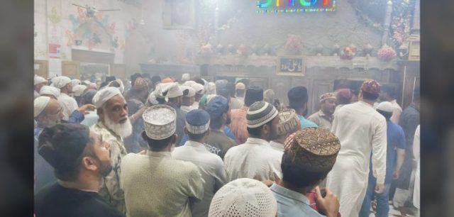 dargah crowd 85vh
