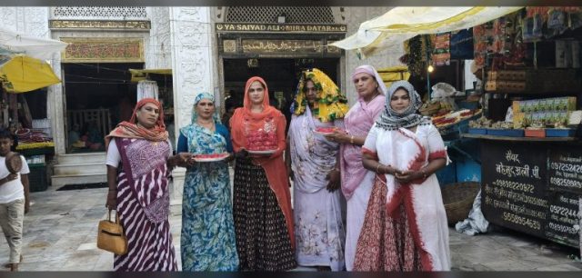 dargah women 85vh