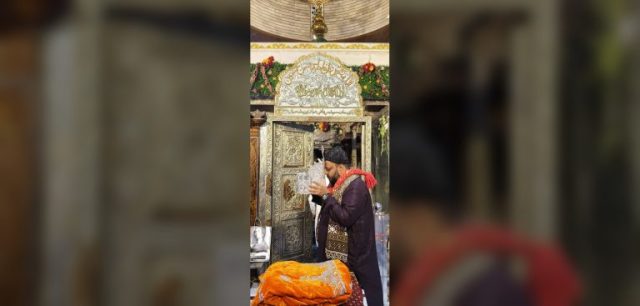dargha2 praying 85vh